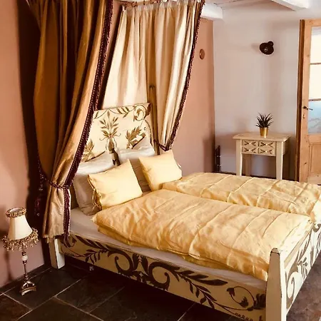 Stylový Historický Apartmán Se Zahradou V Srdci Moravy Poblíž Kroměříže A Olomouce